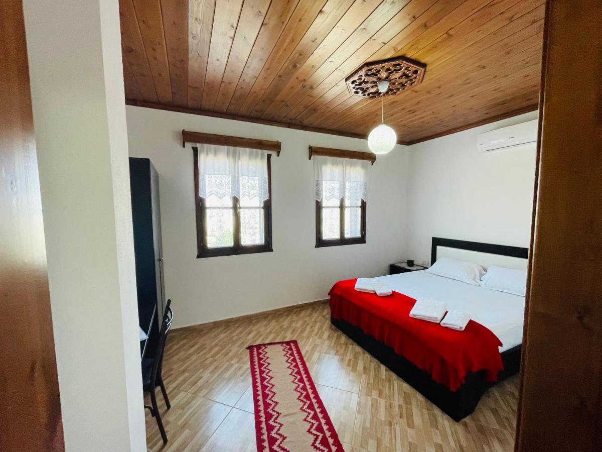 Denis Guesthouse 1930 Gjirokaster Exterior photo