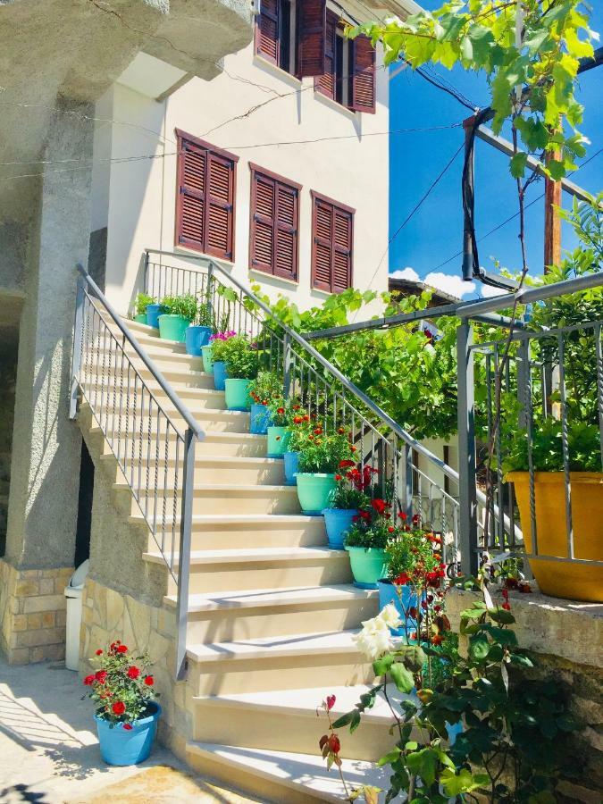 Denis Guesthouse 1930 Gjirokaster Exterior photo